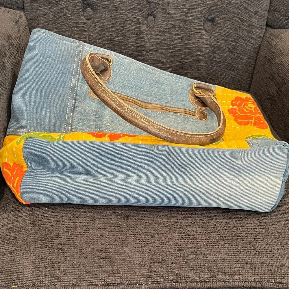 NWOT...Yellow Floral Patchwork Tote with Denim Pocket - Vintage Design - Picture 8 of 9